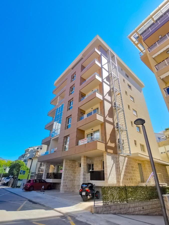 Lora Zmajeva, 7 Budva