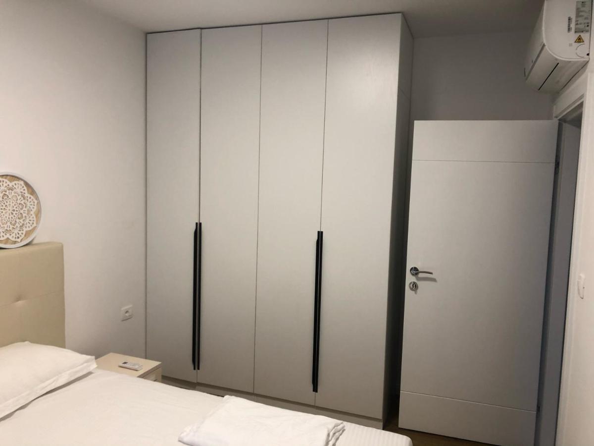 Lora Zmajeva, 7 Apartment