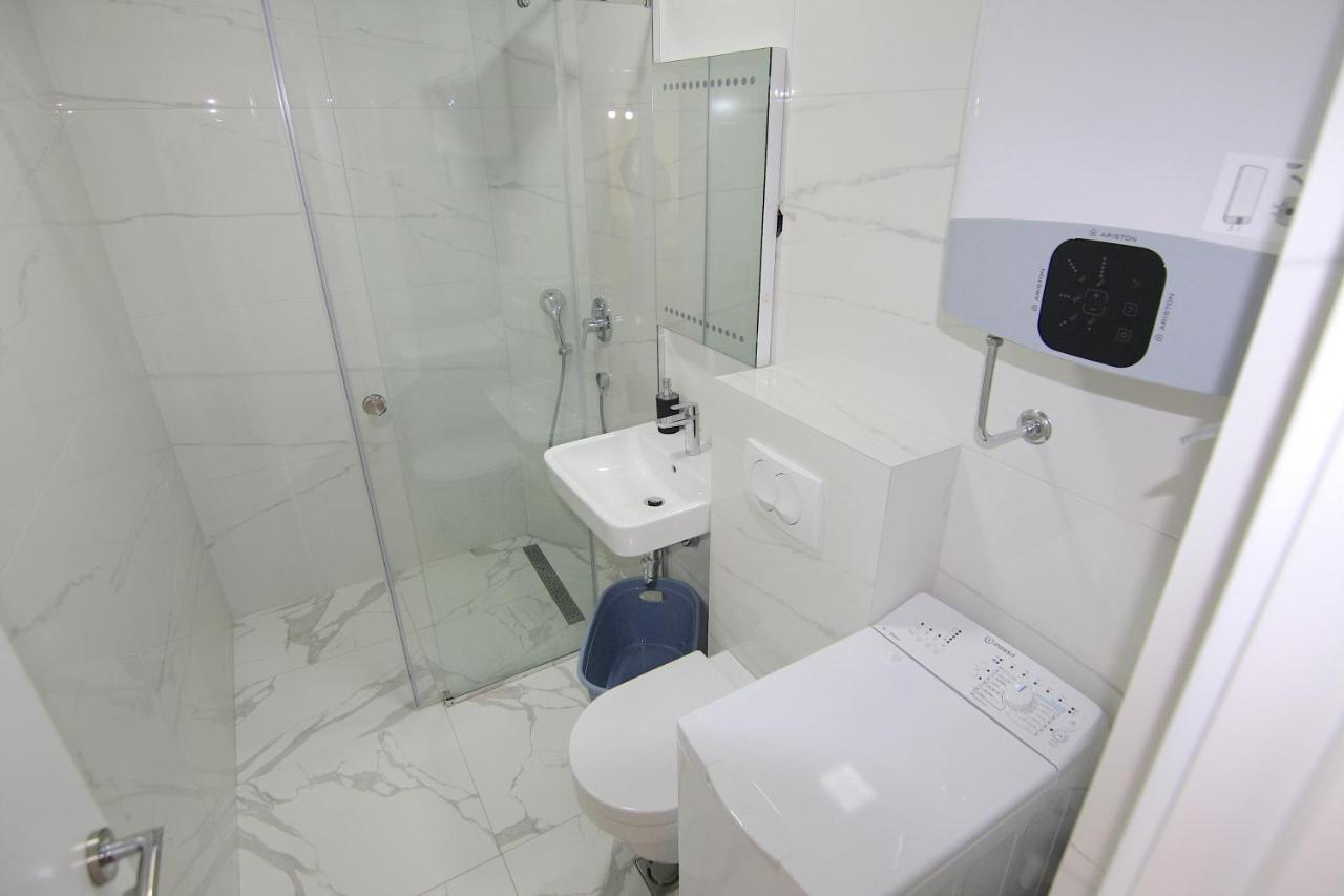 Lora Zmajeva, 7 * Budva