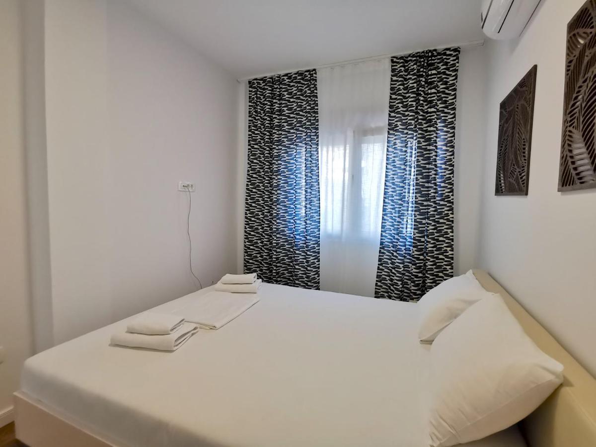 Lora Zmajeva, 7 Budva