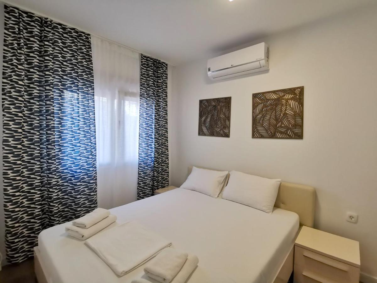 Lora Zmajeva, 7 Apartment *