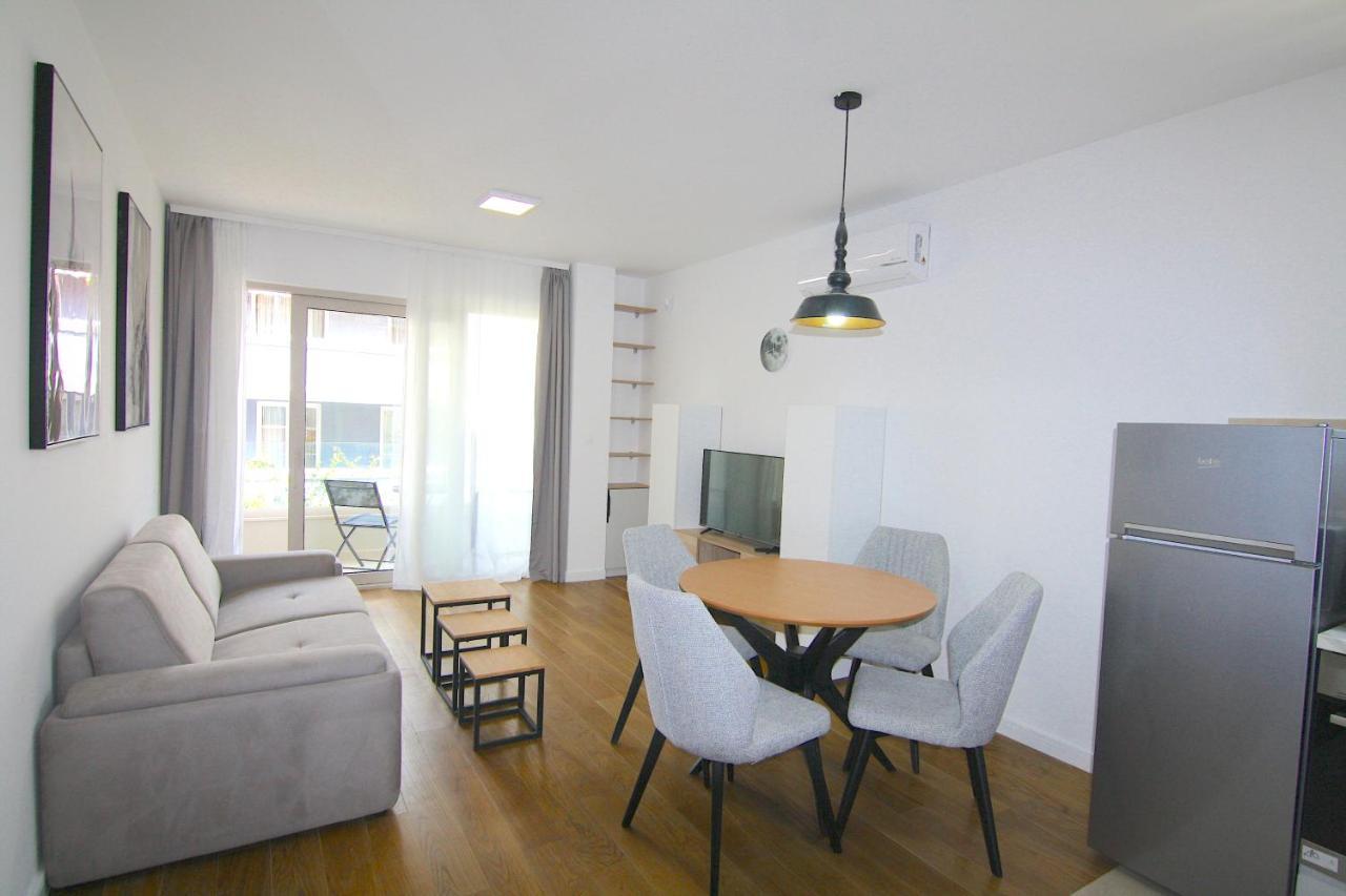 Lora Zmajeva, 7 Apartment