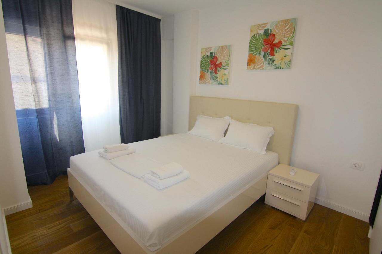 Lora Zmajeva, 7 Budva