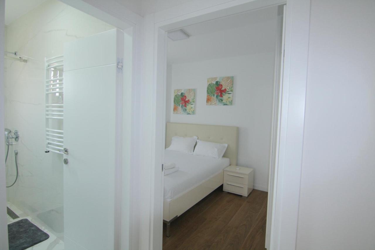Apartment Lora Zmajeva, 7 *