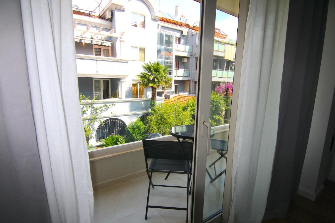 Apartment Lora Zmajeva, 7 *