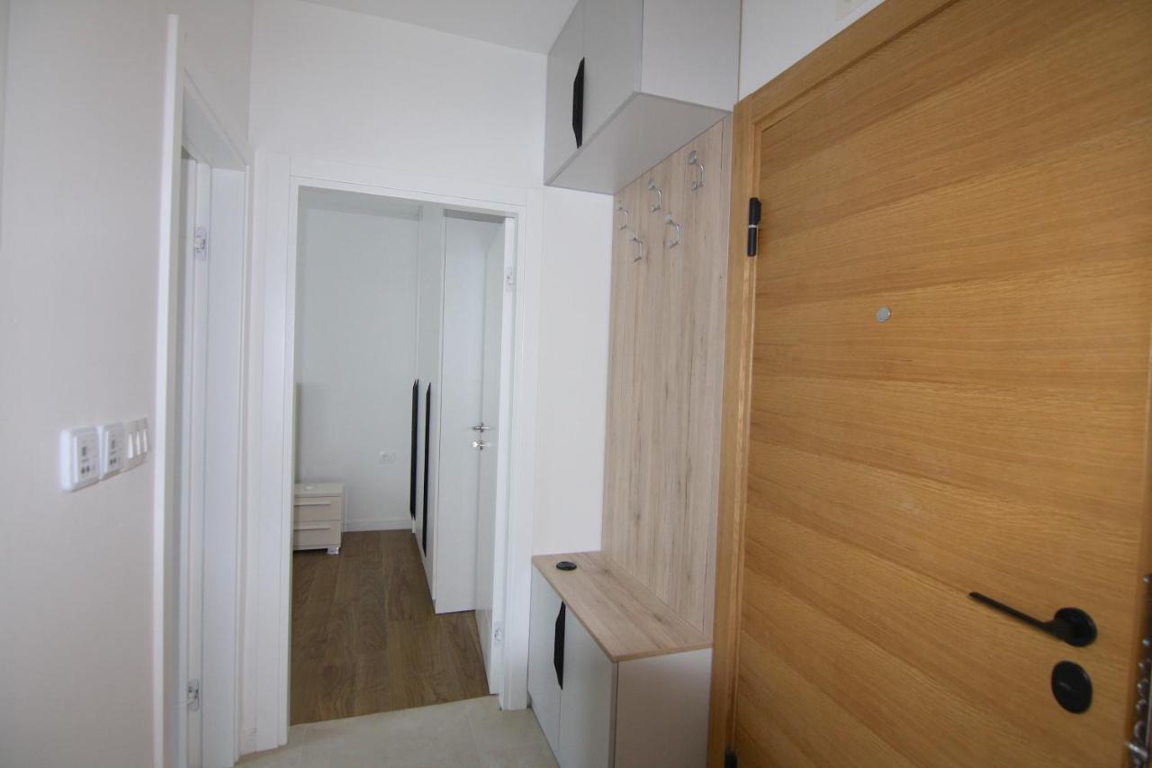 Lora Zmajeva, 7 Apartment