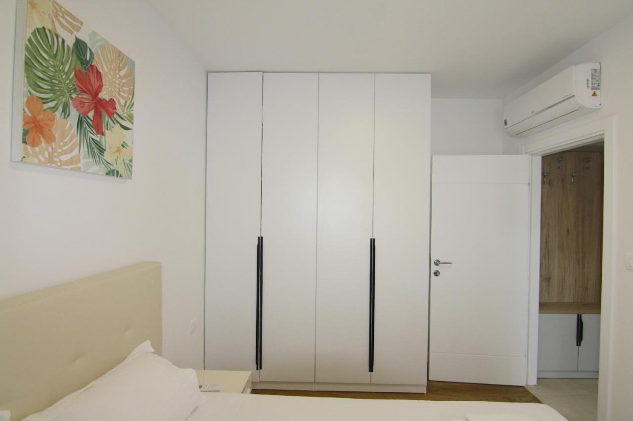 Lora Zmajeva, 7 Apartment