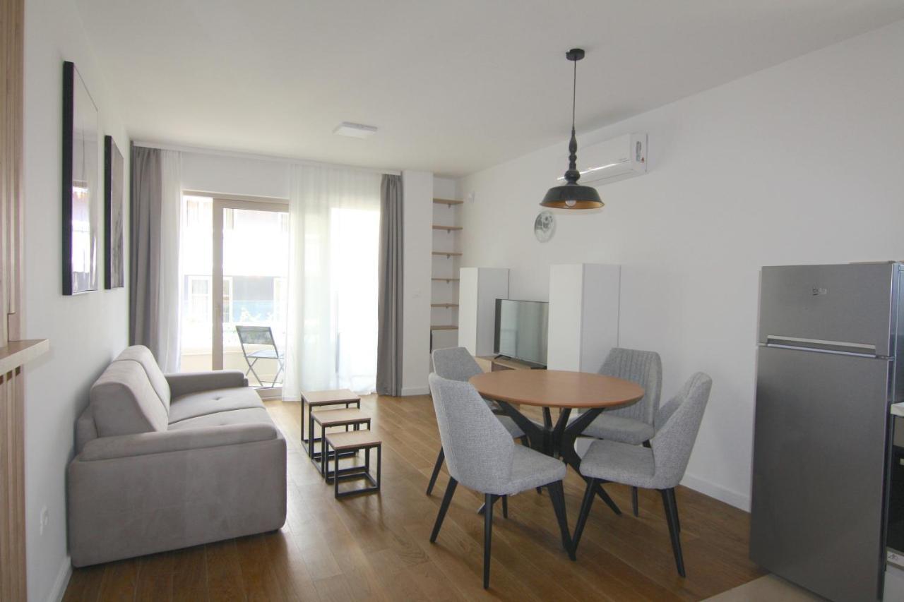 Lora Zmajeva, 7 Apartment