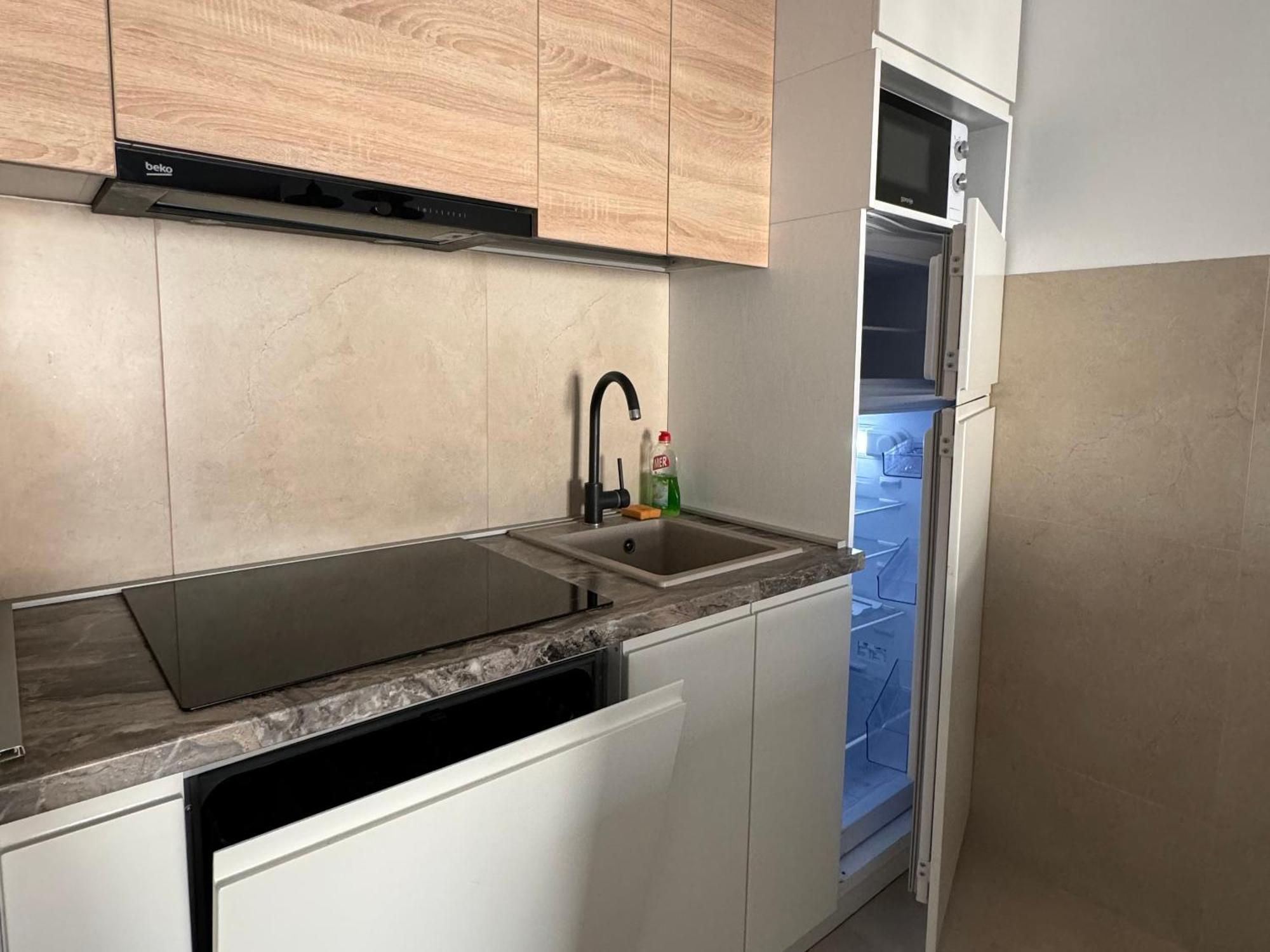 Apartment Lora Zmajeva, 7 *